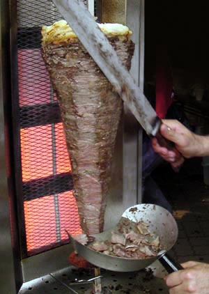 Krojone mięso z rożna w lokalu Kebab King